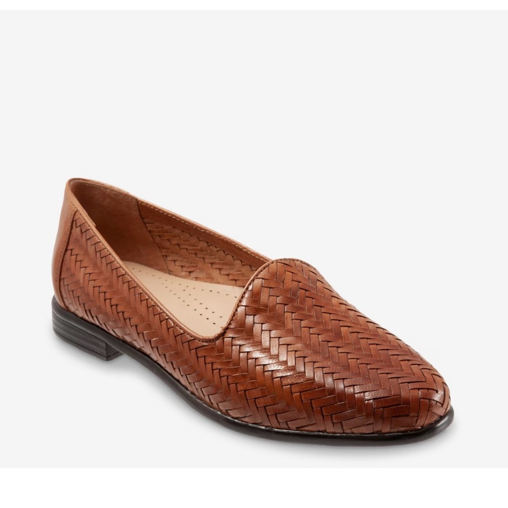 Trotters Liz Slip-On Woven Brown Leather Embossed Stichless Vintage Style Loafer